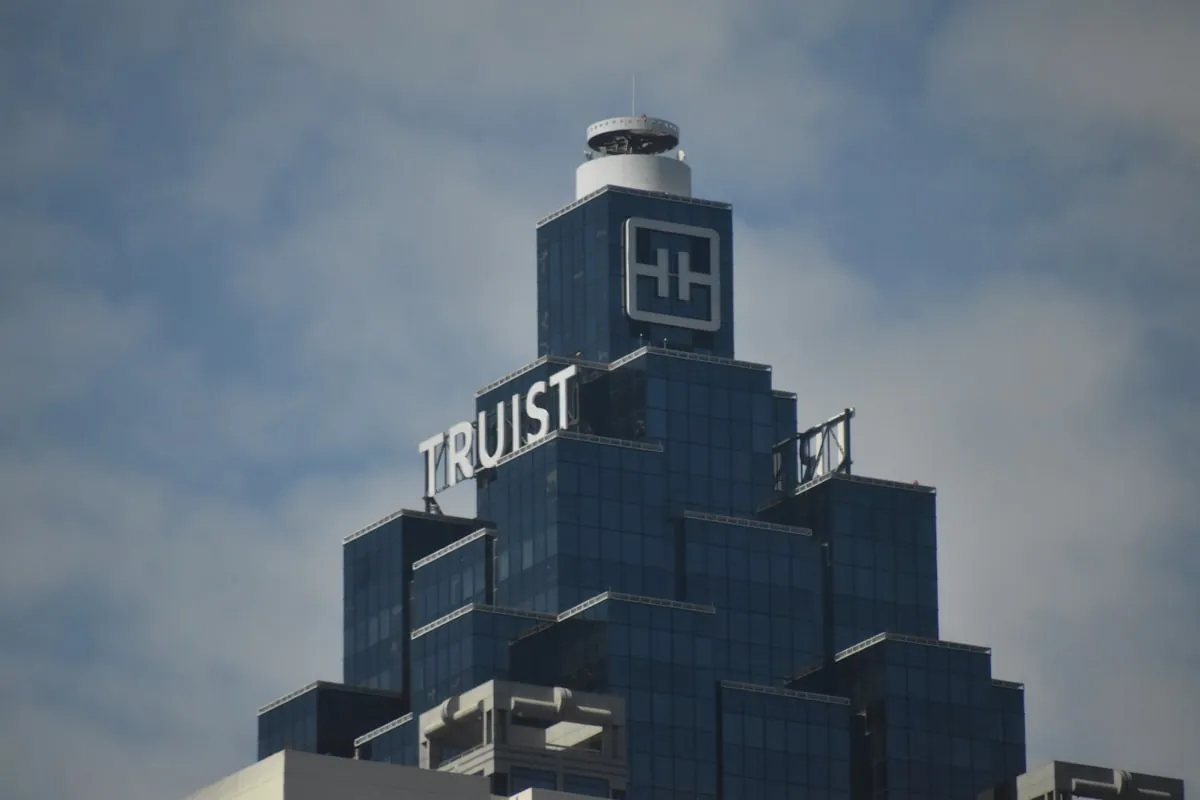 GMOコイン運営元・東証プライム上場グループの信頼性イメージ